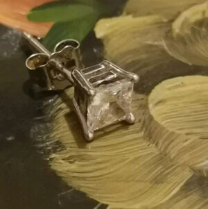 Large single natural diamond earring